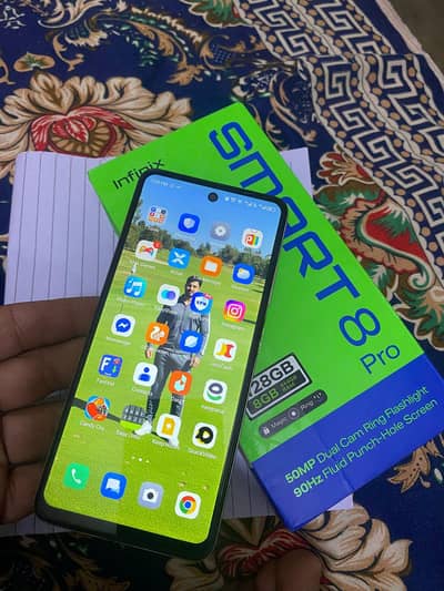 Infinix smart 8 por /4+4 RAM 128/GB