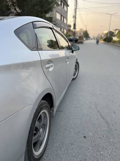 Toyota Prius 2012 Import 2016 Islamabad Registered | Non Accidental