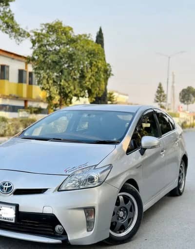 Toyota Prius 2012 Import 2016 Islamabad Registered | Non Accidental