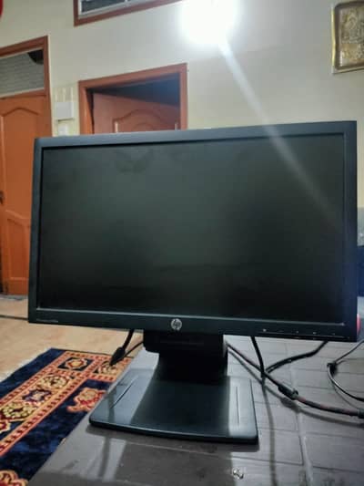 HP Compaq 22” Full HD LED Monitor – DisplayPort / DVI – Excellent C