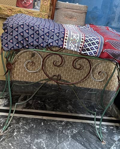 Bed sofa istri stand