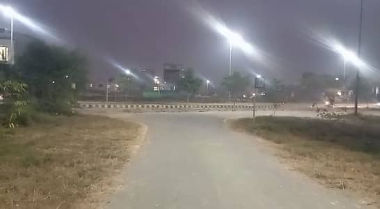 Prime Location 3rd Next To Corner Access 80ft Road