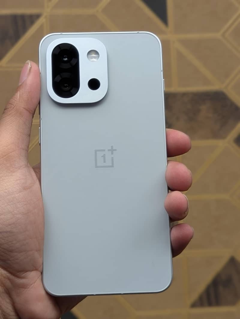 OnePlus 13S 1