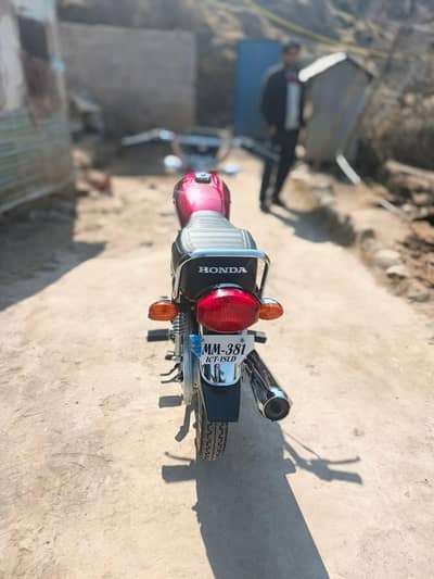 Honda 125 CG bike Islamabad ka number 2007 model 03.25. 24.22. 87.6.