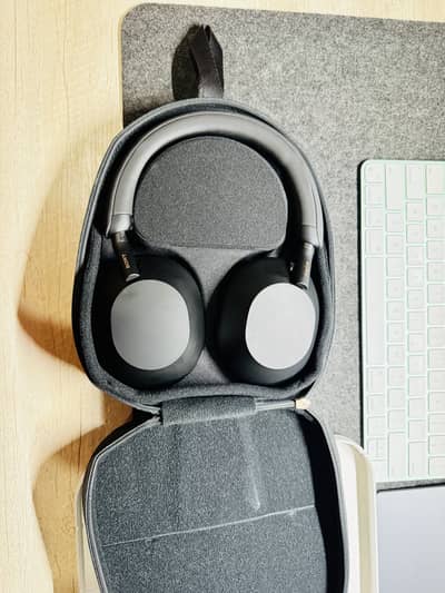 Sony WH-1000 XM5 headphones