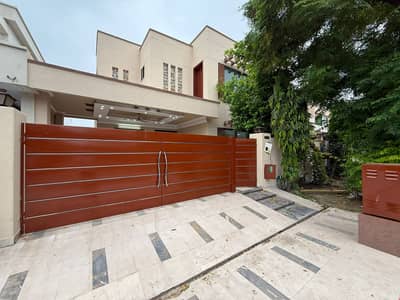 Luxury Living: 10 Marla Modern Residence DHA Phase 5, Block A