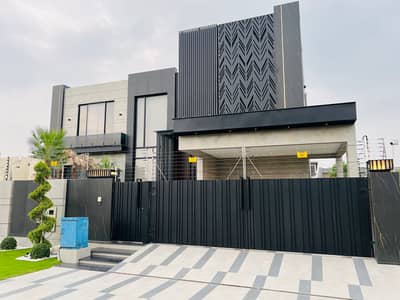 27 MARLA BUNGALOW IS AVAILABLE FOR SALE IN PHASE 7 BLOCK P.