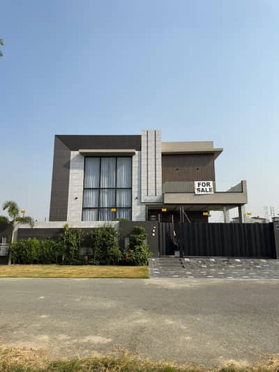 1 KANAL BRAND NEW BUNGALOW FOR SALE IN PHASE 7.