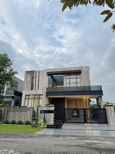 20 MARLA ELEGANT AND FULLY MAINTAINED SUPER HOT LOCATED FULL FURNISHED BUNGALOW IS AVAILABLE IN THE BEST BLOCK OF DHA LAHORE.