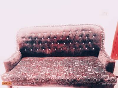 7 seater. Very durable. Needs cleansing or cover change.