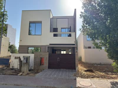 125 Sq Yd Ready-to-Move Luxury Villa For Sale Precinct 11B, Bahria Town Karachi A+ Construction | 3 Bedrooms, Drawing, Dining, TV Lounge & American Kitchen 10 Min from Main Gate | Near Park, Mosque, Schools & Commercial.