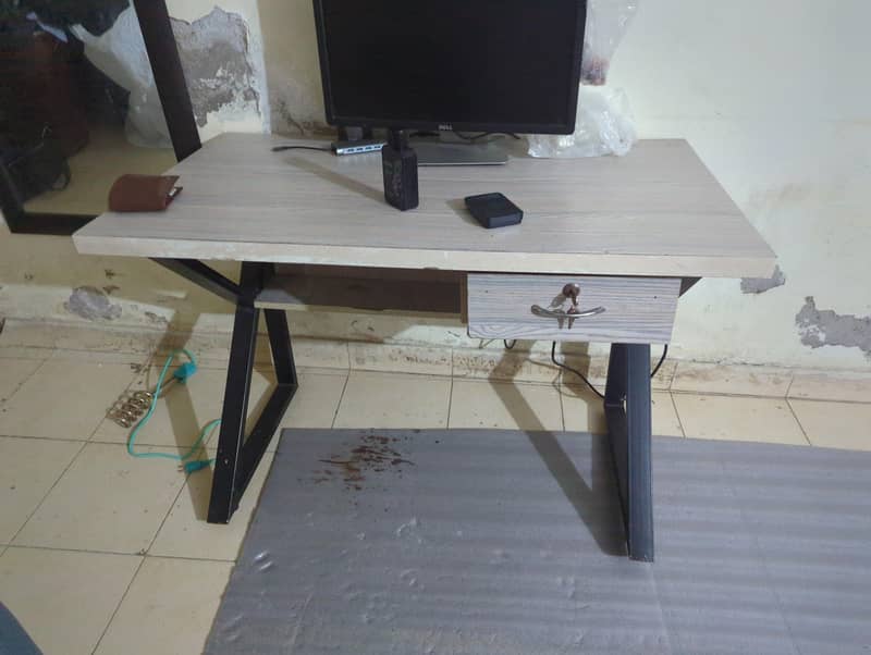 computer table for sell 0