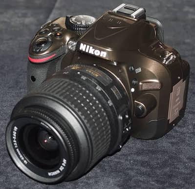 Nikon D5200 Camera with 18-140 mm for Sale. . .
