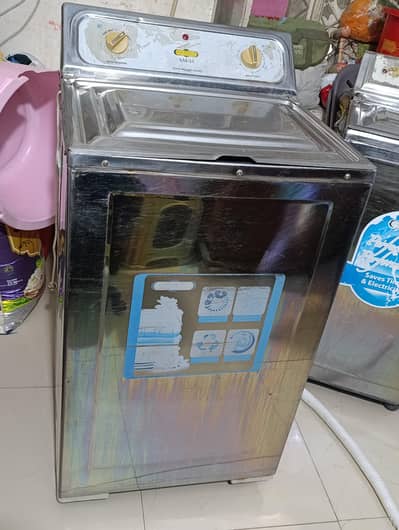 Washing machine in very good condition Super Asia.