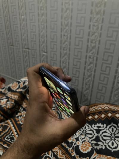 exchange with iphone 12 13 (11 pta)