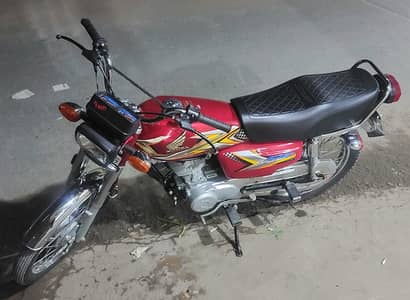 neat and clean mint condition  honda 125 . . . . 2026. . . . .