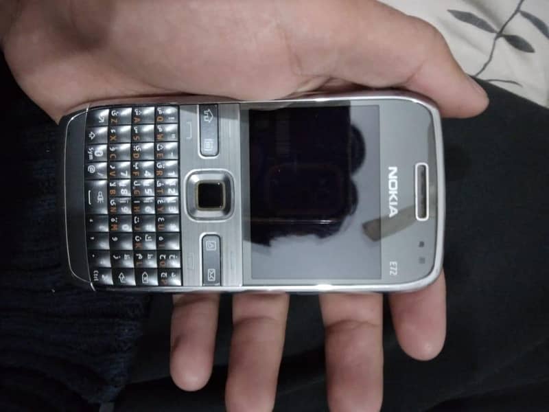 Nokia E72 0