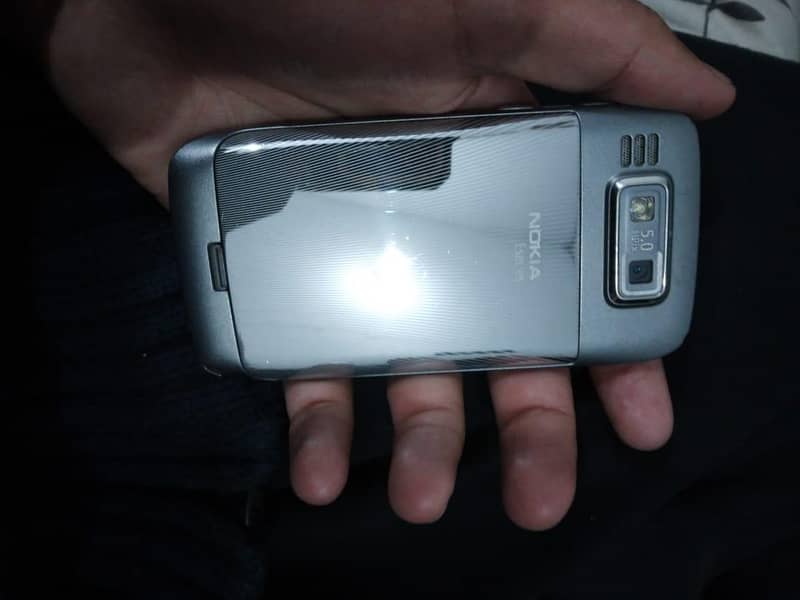 Nokia E72 5