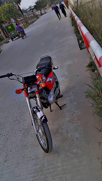 bahut acchi condition mein hai koi Kam ni ha Sab Kuch okay ha 10/11