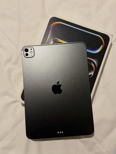 IPAD PRO M5 (WITH BOX) 1 YEAR WARRANTY