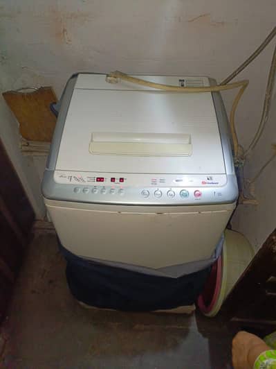 Dawlance  automatic machine available