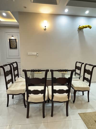 Dinning table for sale