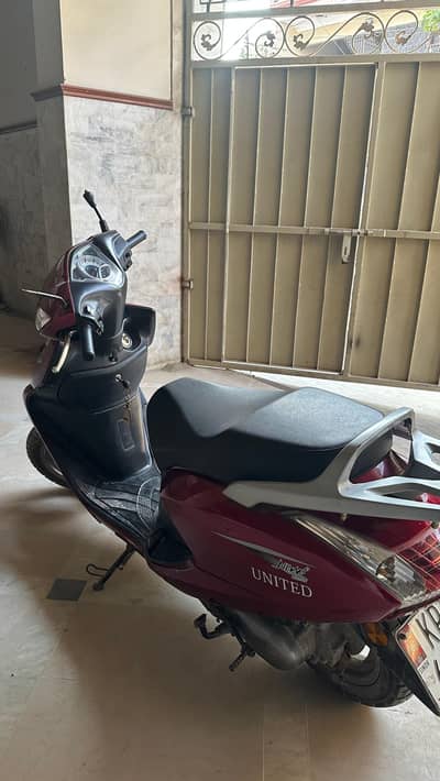 scooty 100 cc bike urgent for sale 0325,6137554
