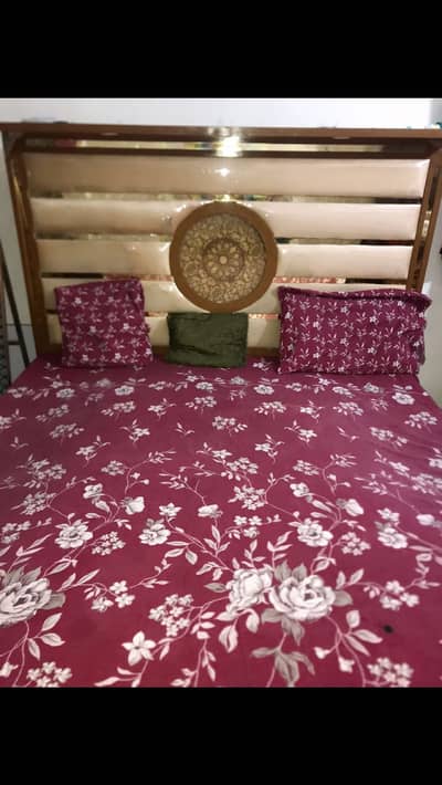 EXCELLENT CONDITION KING MASTER BED