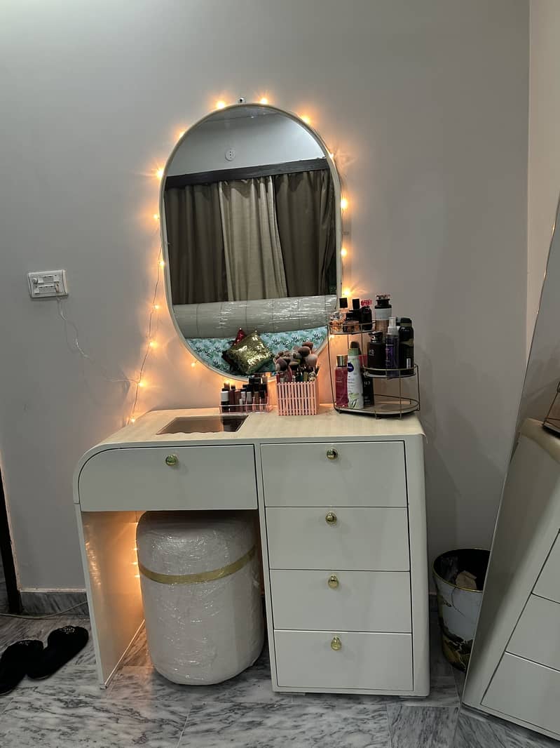 Dressing table 3
