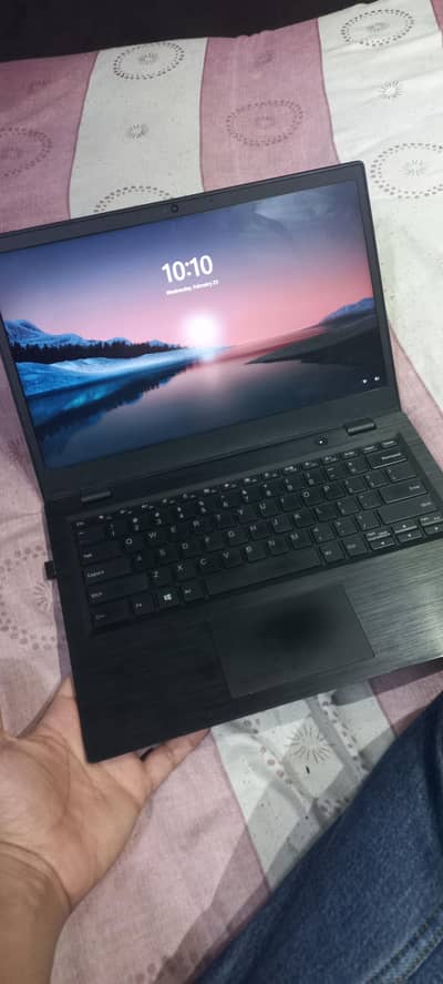 LENOVO  AMD A6  (4 RAM ) 128 SSD