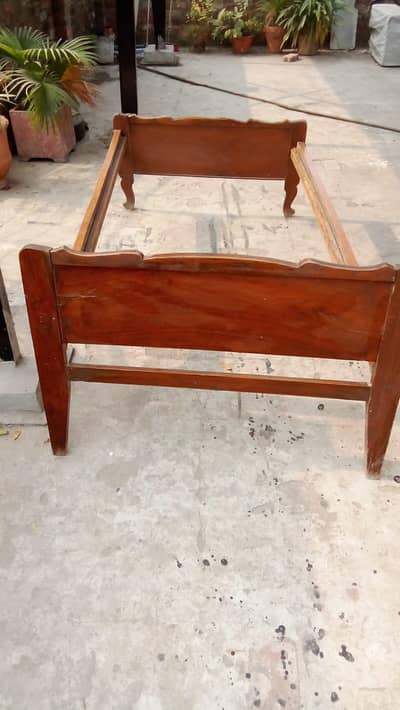 single wood bed without matters
