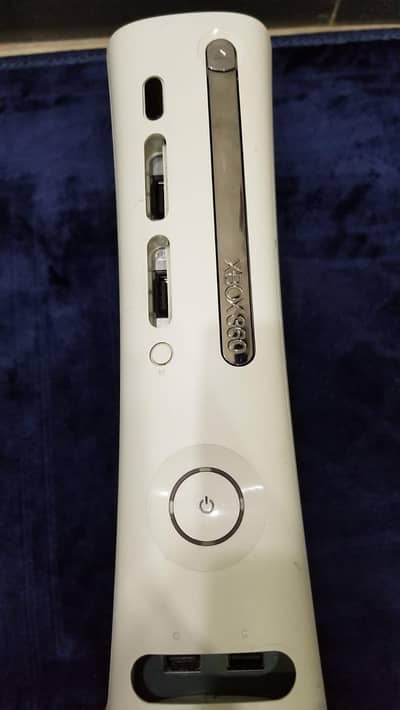 xbox 360 jasper 12.1A  rgh modded games installed . 2 controllers