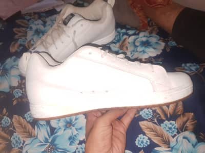 ORIGENAL DC SHOES ( THRIFTED )