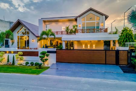 100% Original Pics - 2 Kanal Brand New Upper Portion Lower Portion Is Permanent Lock With Separate Gate Available For Rent In DHA Phase 8