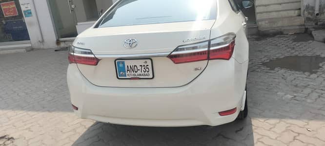 new gari ha family us h side se 3 pc touching m ha