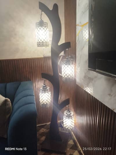Tree shaped lamp with 4 lights