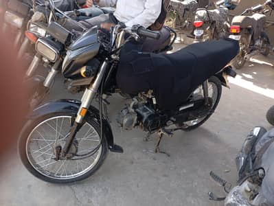 bhot achi bike hy  Kam use hui hy