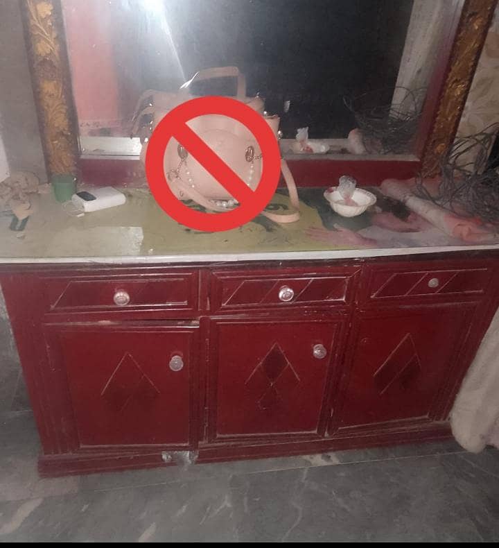 Complete Bed , Dressing , Table 2