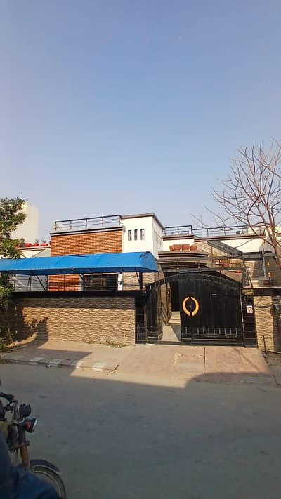 FURNISHED 240 SQYDS WEST OPEN VILLA AVAILABLE FOR SALE