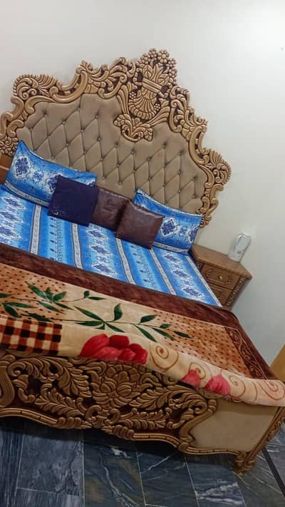 chonite double bed  with two sides table and dressing good condition