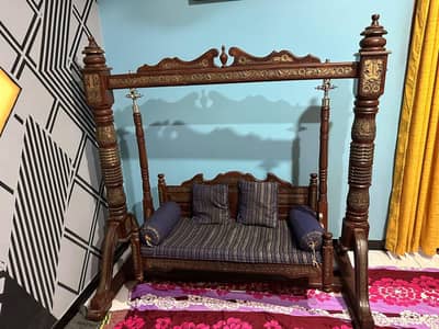 wood antique ( jhoola)  For sale contact  Whatsapp number 923112321556