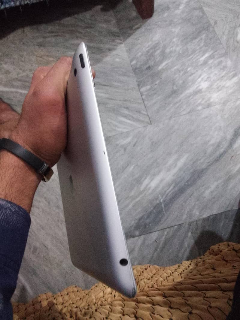 apple ipad 4. version 10.5. 2