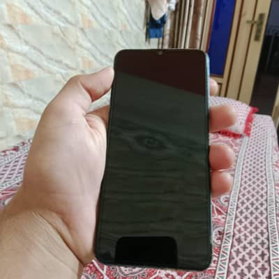 vivo y31  4/128gb all read my add.