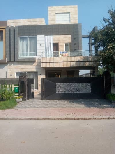 10 Marla Brand new house for sale Hussain Block Bahria town lahore