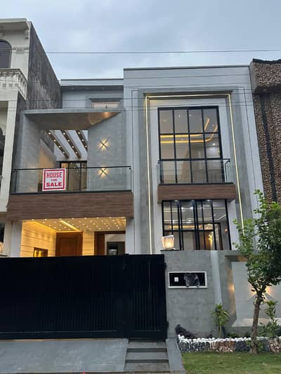 5 Marla Brand House Available For Sale in Tulip Extension Block Park View City Lahore