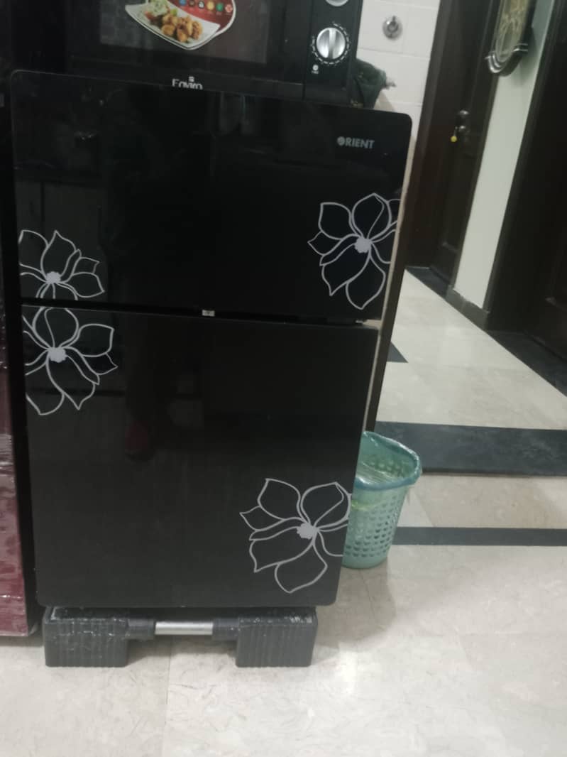 Orient medium fridge . 1