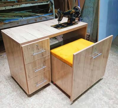 sewing machine  Table with chair  / New  0316,5004723