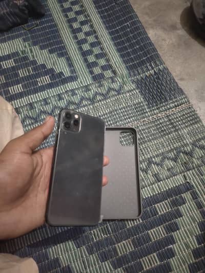 I phone 11 pro max non pta 64 GB battery service pe just face id off h
