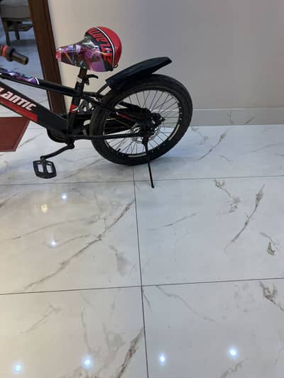 Cycle ki break sari thik hain is ka stand thora lose hai bas