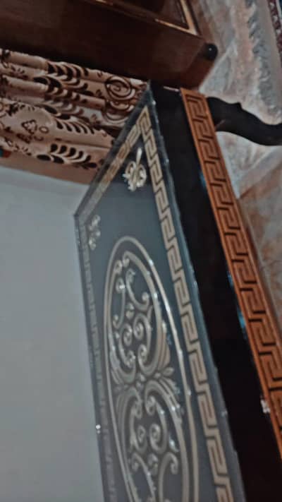 I am selling a new table at a cheap price because it iis too big